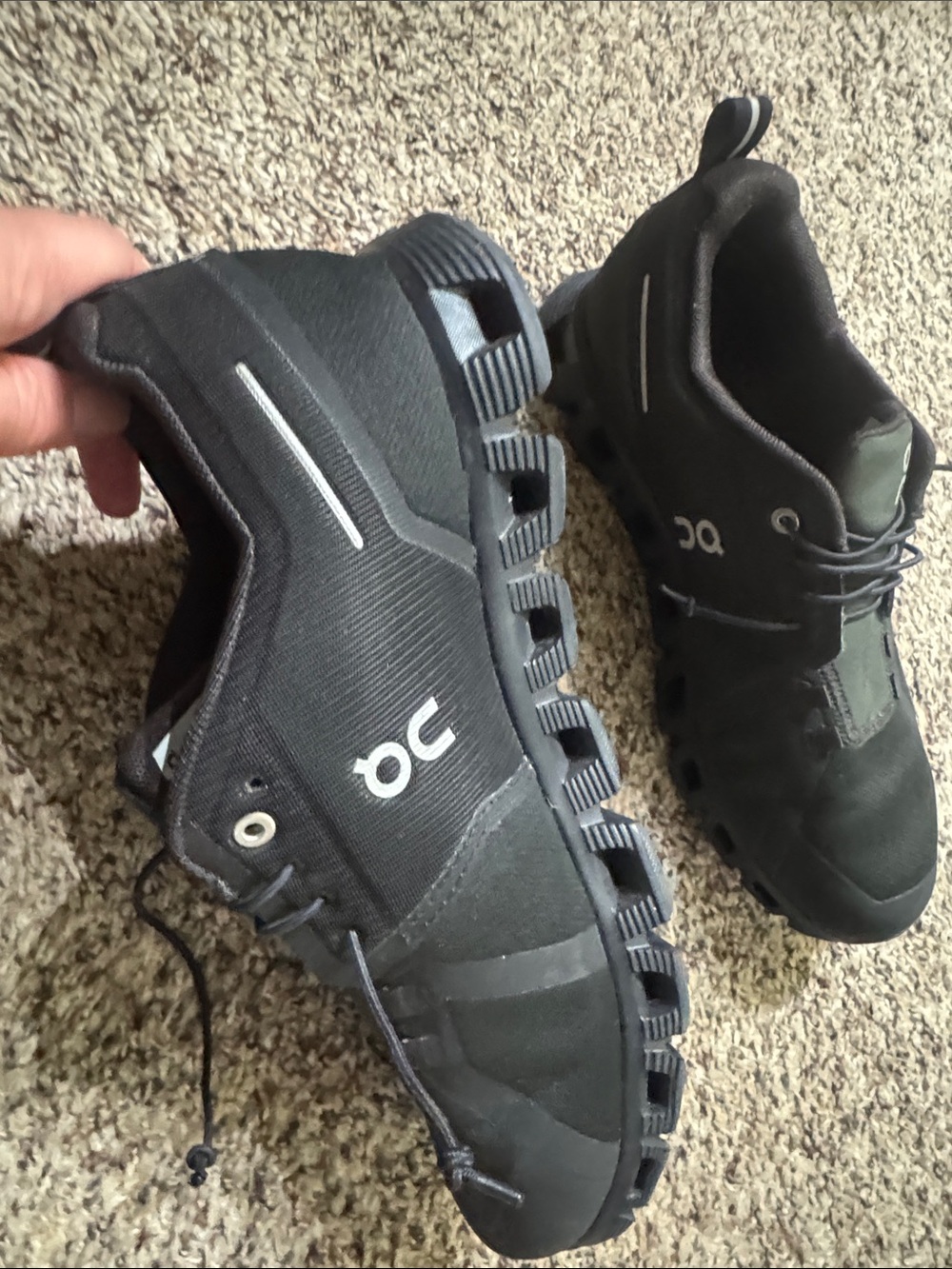 On Running Men's Black Athletic Sneakers with Subtle Gray Accents - Picture 4 of 13